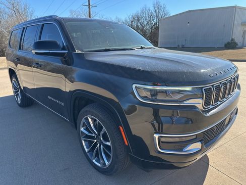 Used 2023 Jeep Wagoneer Series III w/ Premium Group I image 4