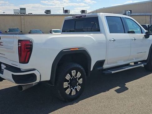 Used 2024 GMC Sierra 3500 Denali w/ Denali Reserve Package AWD/4WD image 8
