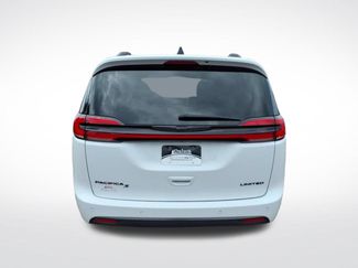 Used 2025 Chrysler Pacifica Limited FWD video 4