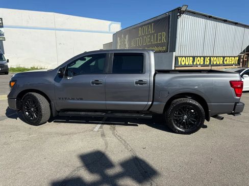 Used 2019 Nissan Titan SV w/ SV Convenience Package AWD/4WD image 8