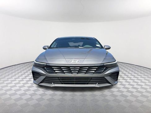 Used 2025 Hyundai Elantra Hybrid w/ Cargo Package FWD image 2