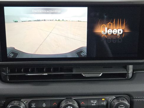 New 2026 Jeep Gladiator Sport AWD/4WD image 15