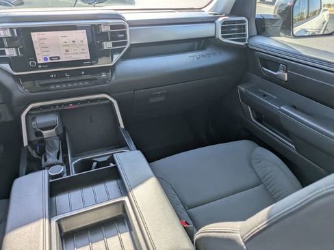 Used 2022 Toyota Tundra SR5 w/ SR5 Convenience Package AWD/4WD image 17