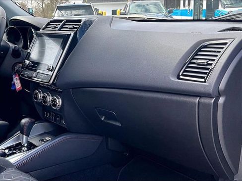 Used 2025 Mitsubishi Outlander Sport AWD image 17