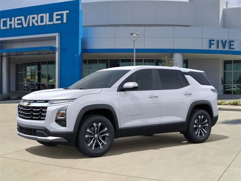 New 2026 Chevrolet Equinox LT image 2