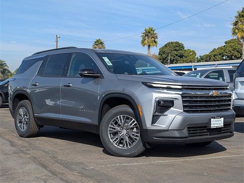 New 2026 Chevrolet Traverse LT image 2