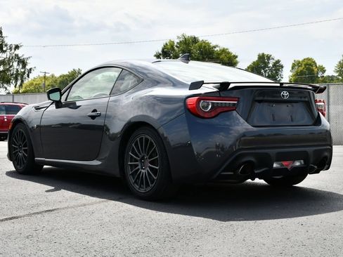 Used 2019 Toyota 86 RWD image 5