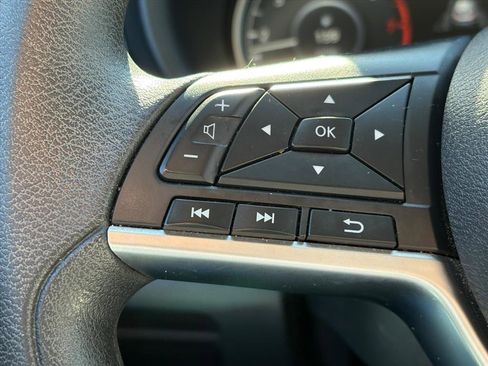 Used 2020 Nissan Kicks SV image 11