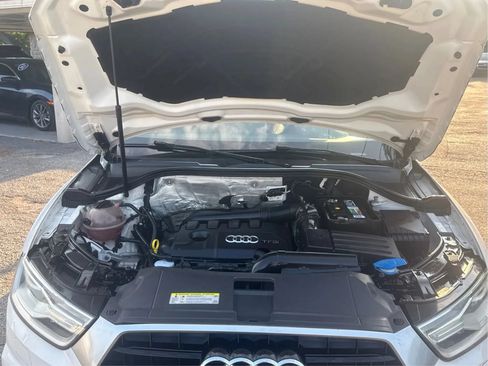Used 2017 Audi Q3 2.0T Premium Plus w/ Premium Plus Package FWD image 8