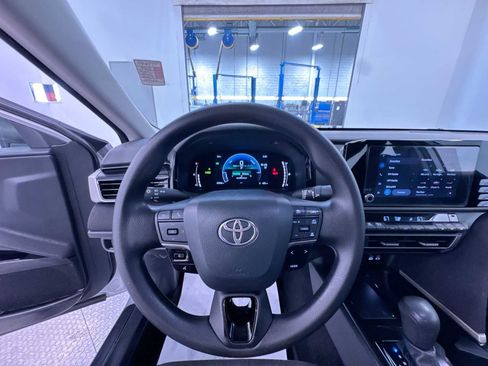 Used 2025 Toyota Camry LE w/ Convenience Package FWD image 15