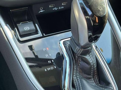 Used 2021 Subaru Outback Premium image 12