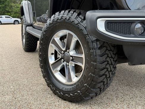 Used 2020 Jeep Wrangler Unlimited Sahara AWD/4WD image 2