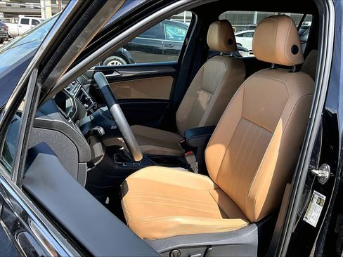 Used 2023 Volkswagen Tiguan SE image 8