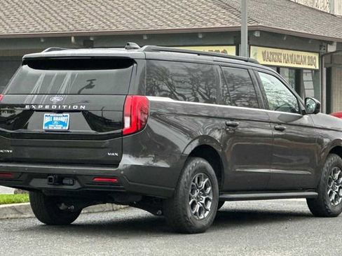 Used 2025 Ford Expedition Max Active image 3
