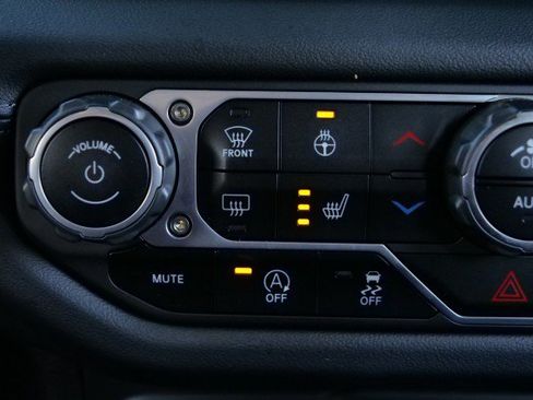 Used 2024 Jeep Gladiator Rubicon w/ Technology Group AWD/4WD image 23