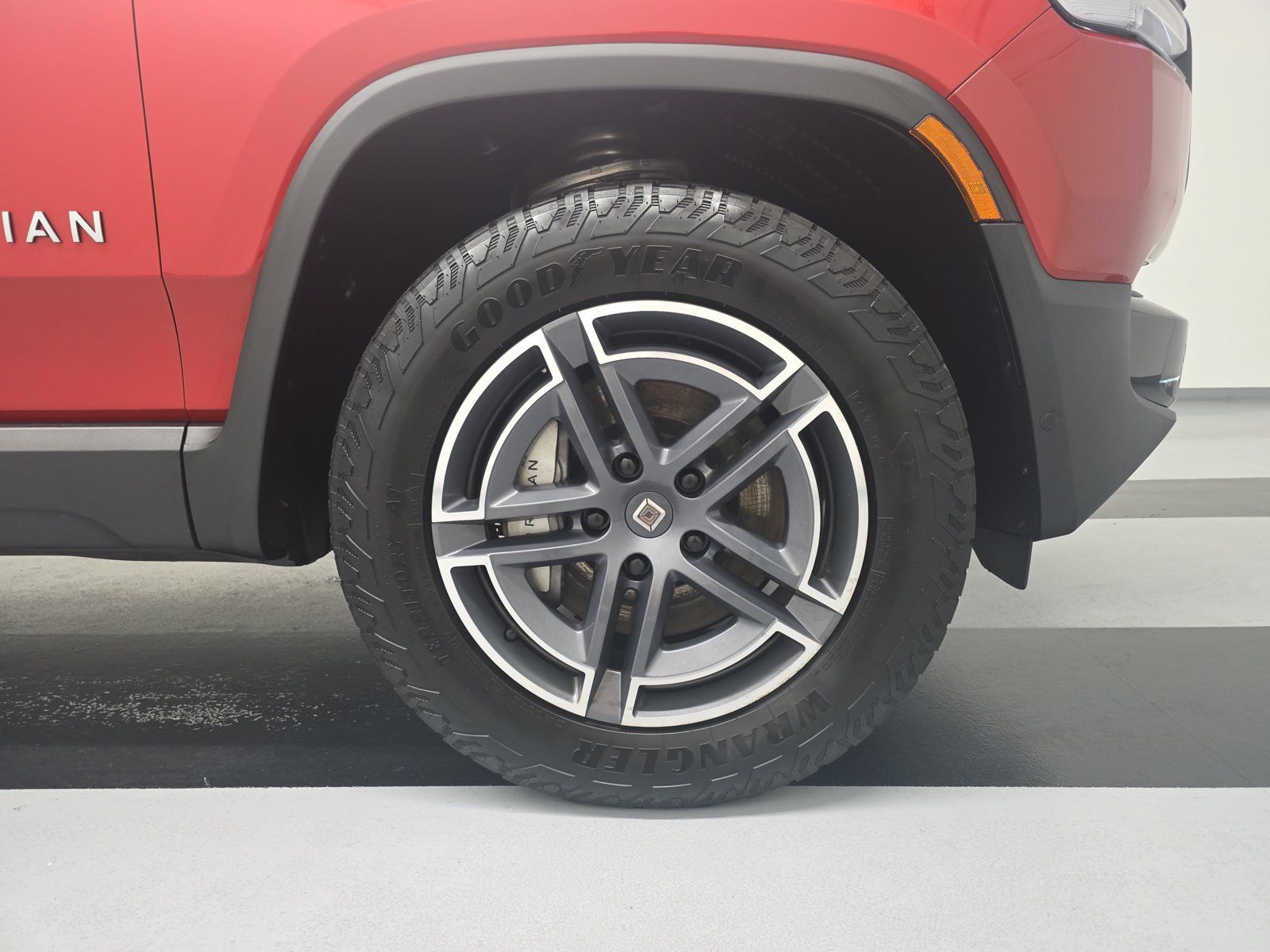 Used 2025 Rivian R1S Adventure Dual AWD/4WD image 11