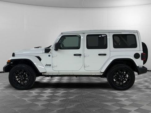 Used 2025 Jeep Wrangler Unlimited Sahara w/ Safety Group AWD/4WD image 2