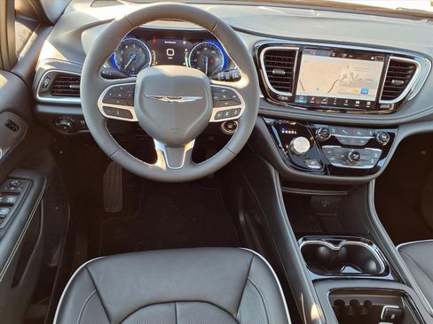 New 2026 Chrysler Pacifica Limited w/ Trailer Tow Group image 2