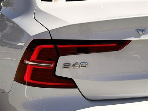 Used 2021 Volvo S60 T8 Inscription image 8
