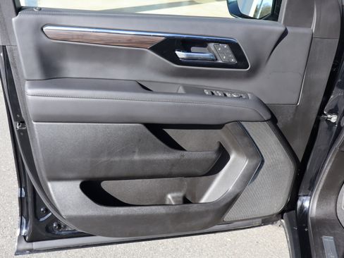 Certified 2025 Chevrolet Suburban Z71 w/ Sun And Tow Package image 15