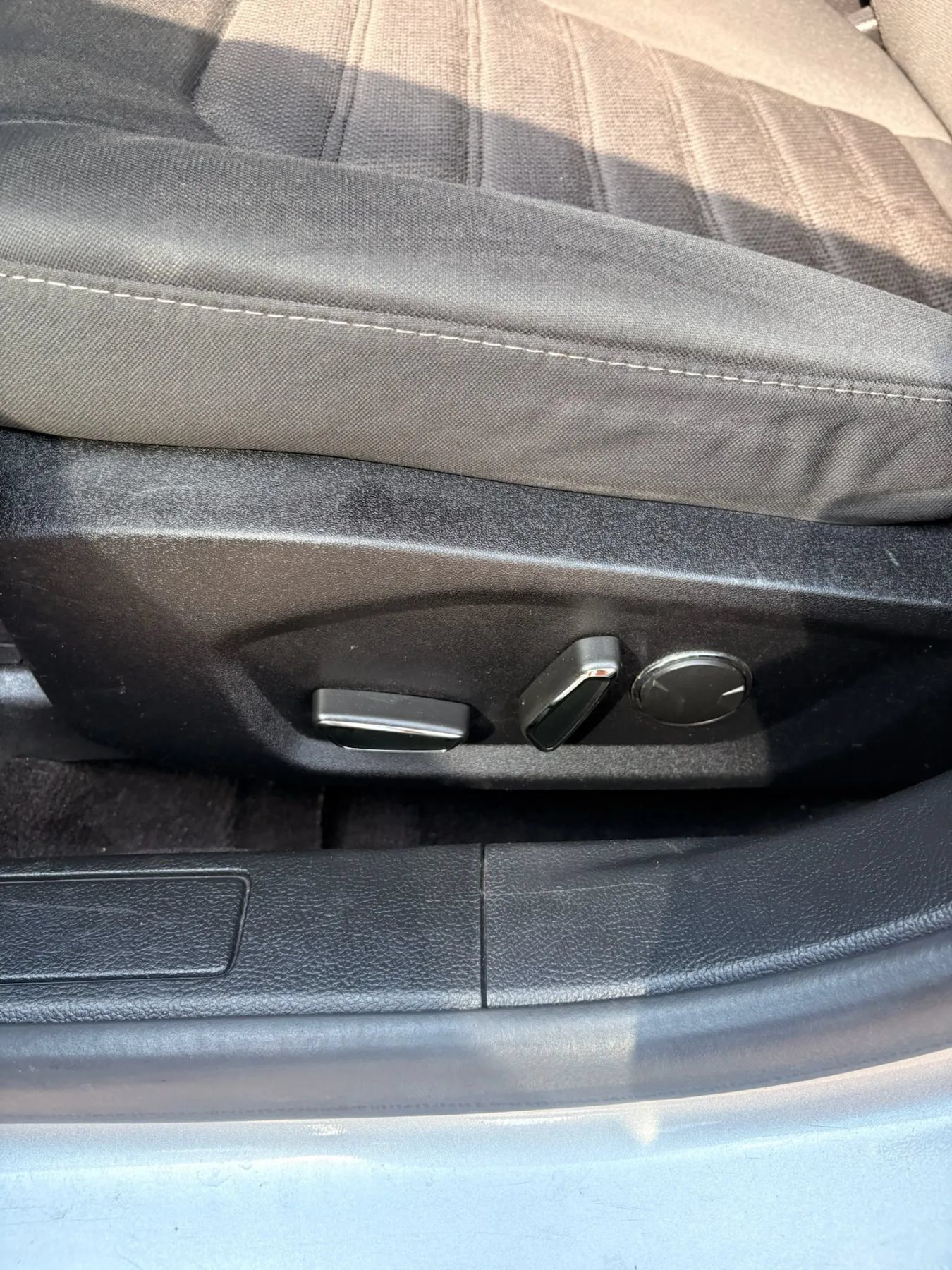 Used 2020 Ford Fusion SE FWD image 19