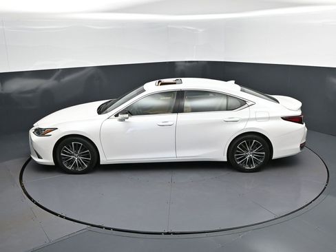 Certified 2023 Lexus ES 300h w/ Premium Package image 32