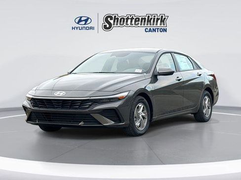 New 2026 Hyundai Elantra SE image 1