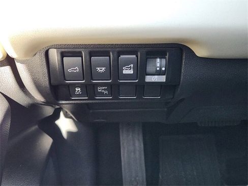 Certified 2022 Subaru Ascent Limited w/ Technology Package image 23