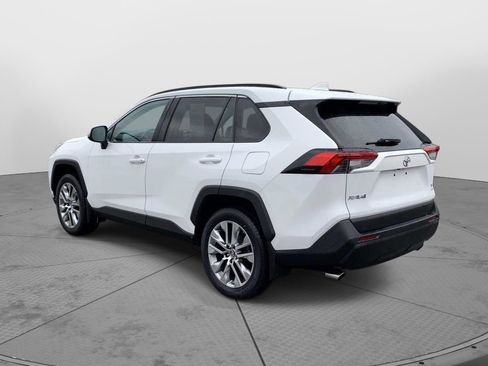 Used 2019 Toyota RAV4 XLE Premium w/ Cold Weather Package image 5