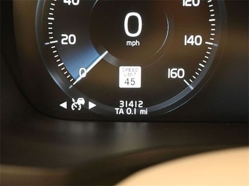 Used 2022 Volvo V60 T5 Cross Country w/ Advanced Package image 26