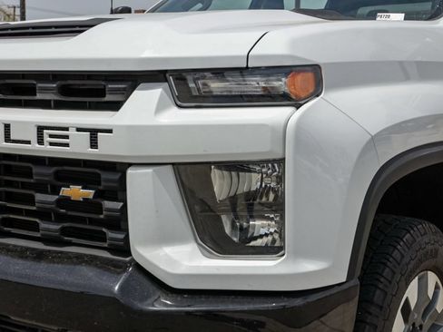 Used 2022 Chevrolet Silverado 2500 Custom w/ Custom Value Package AWD/4WD image 11