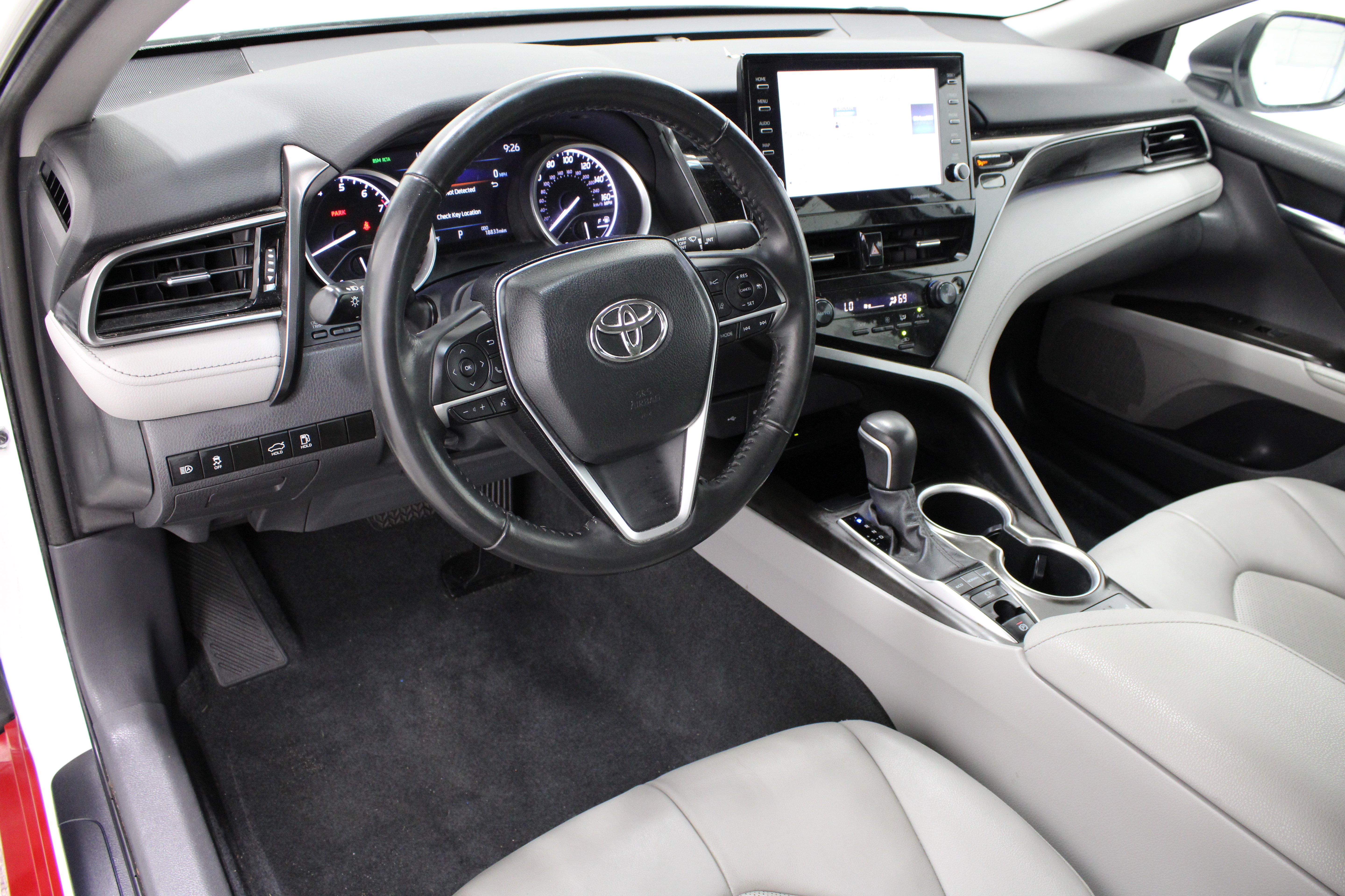 Used 2023 Toyota Camry XLE FWD image 13