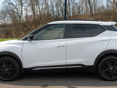 Used 2023 Nissan Kicks SR FWD image 9