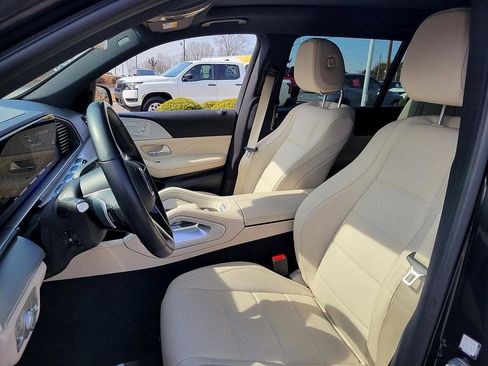 Used 2025 Mercedes-Benz GLS 450 4MATIC image 11