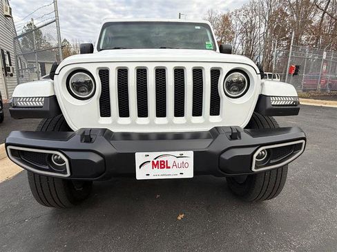 Used 2019 Jeep Wrangler Unlimited Sahara image 8