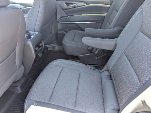 Used 2025 Chevrolet Traverse LT w/ Driver Confidence Package FWD image 10