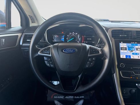 Used 2017 Ford Fusion SE w/ Fusion SE Technology Package FWD image 27