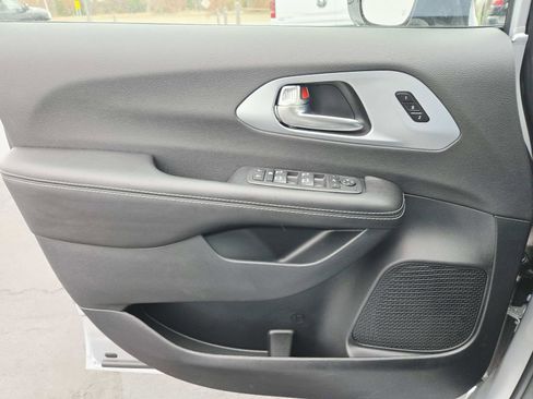 New 2026 Chrysler Pacifica Limited w/ S Appearance Package image 30