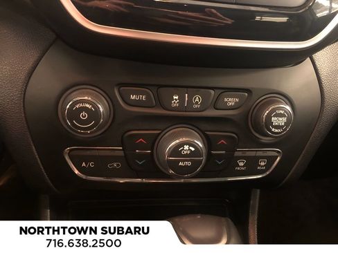 Used 2019 Jeep Cherokee Limited AWD/4WD image 10