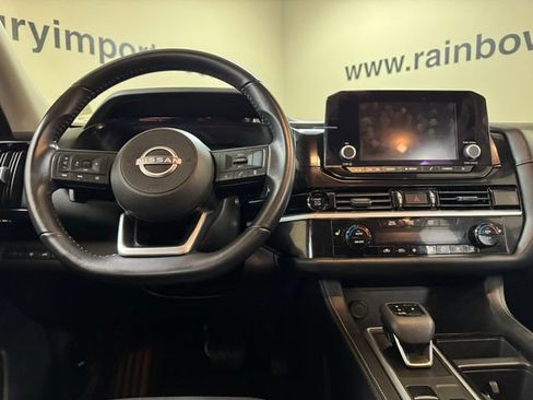 Used 2025 Nissan Pathfinder SV AWD/4WD image 9