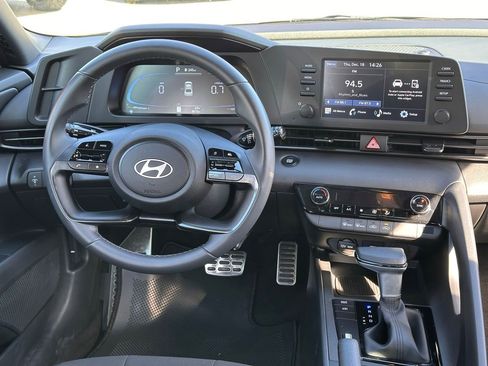 Certified 2025 Hyundai Elantra Sport image 29