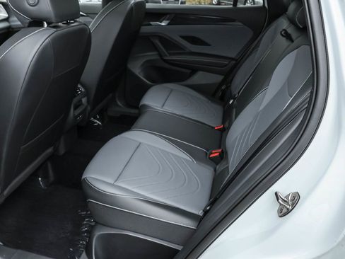 New 2025 Volkswagen Tiguan SE R-Line image 34