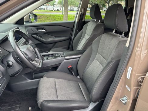 Used 2025 Nissan Rogue SV image 31