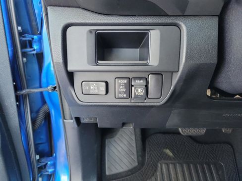 Used 2017 Toyota Tacoma SR5 image 8