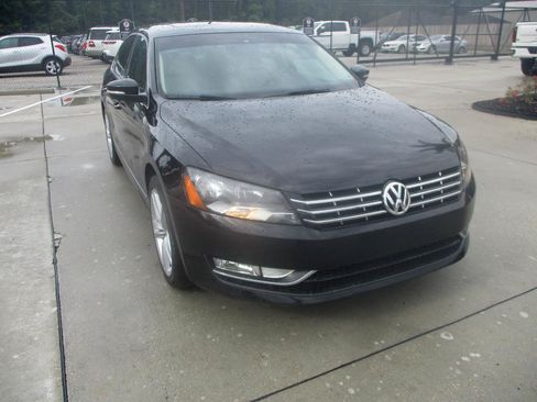 Used 2014 Volkswagen Passat TDI SEL Premium FWD image 3