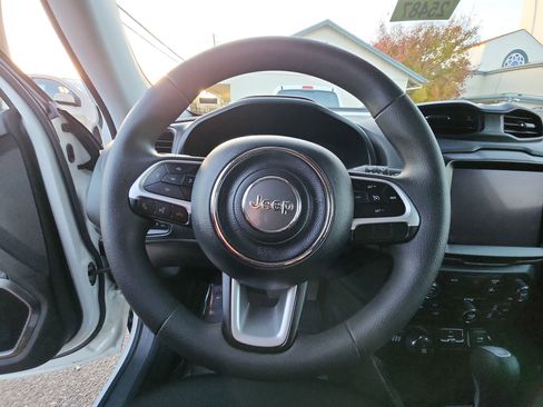 Certified 2023 Jeep Renegade Latitude image 11