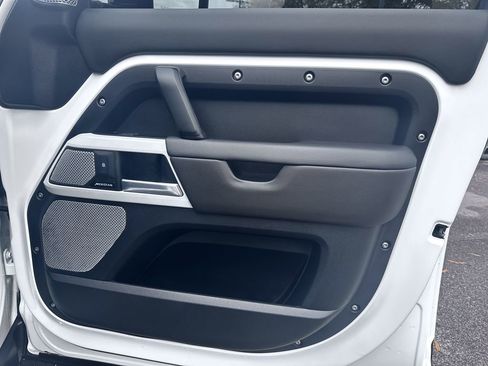 Used 2024 Land Rover Defender 130 S image 38