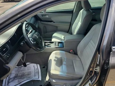 Used 2017 Toyota Camry XLE w/ Moonroof Package image 9