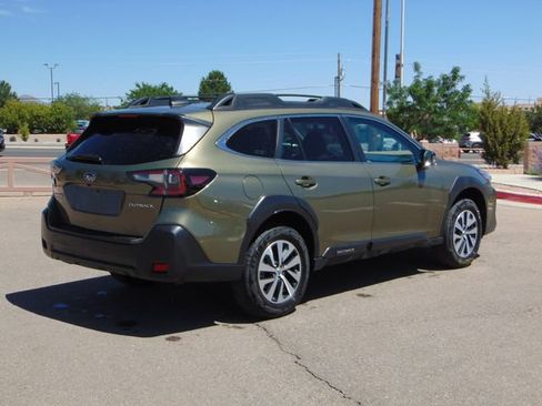 Used 2024 Subaru Outback Premium AWD/4WD image 4