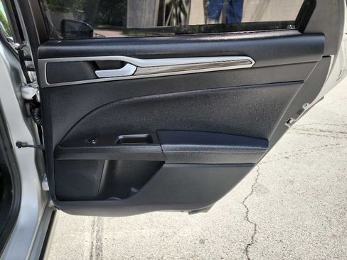 Used 2017 Ford Fusion SE w/ Fusion SE Technology Package FWD image 32